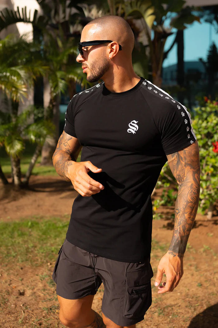【Sinners Attire】TAPE TECH T シャツ 2color Sinners Attire Double Tape Tee Black – ForeverLee